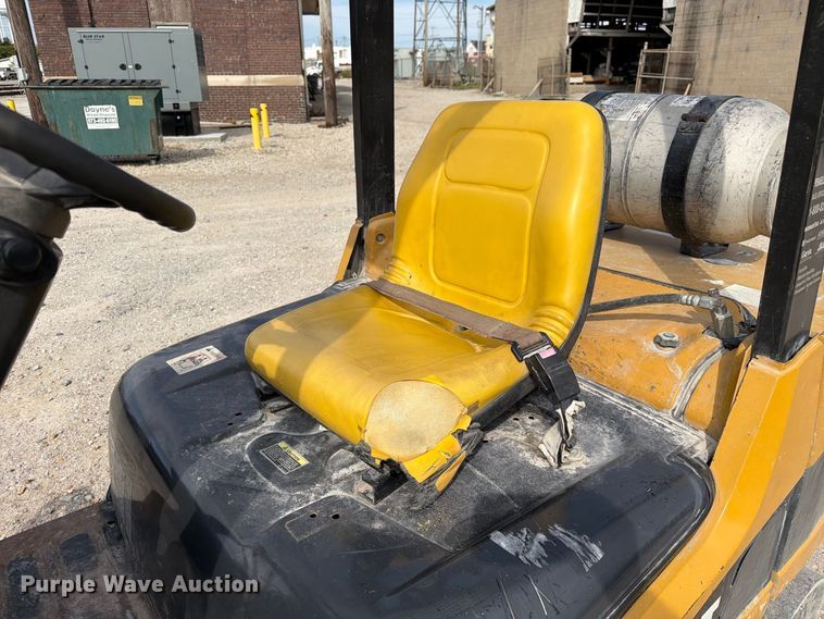 image for item DZ4856 Caterpillar P6000 forklift