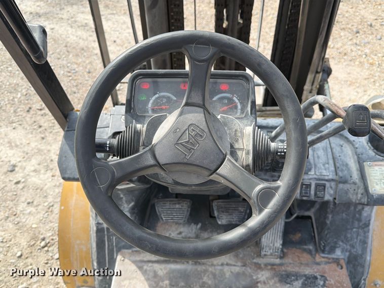 image for item DZ4856 Caterpillar P6000 forklift