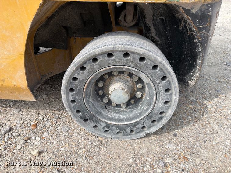 image for item DZ4856 Caterpillar P6000 forklift