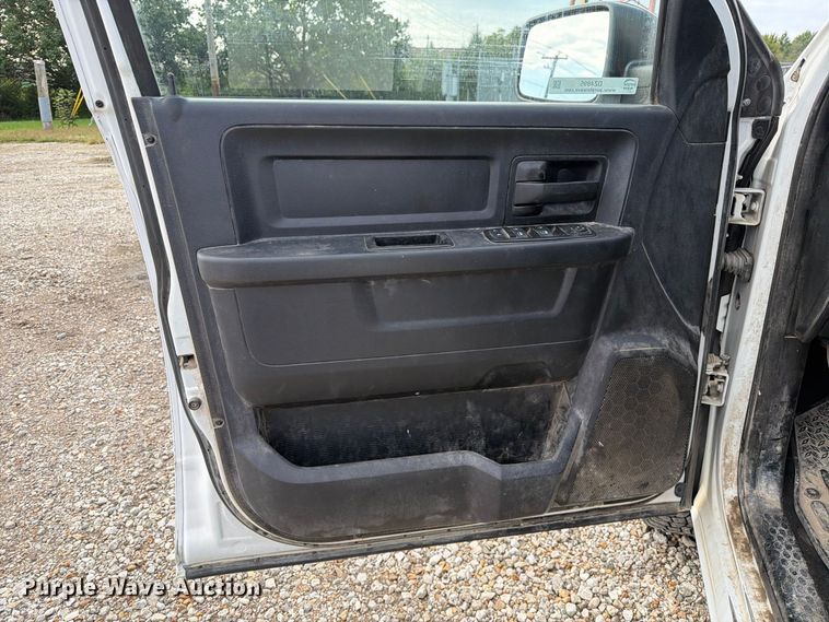 image for item DZ4895 2015 RAM 1500 Crew Cab pickup truck