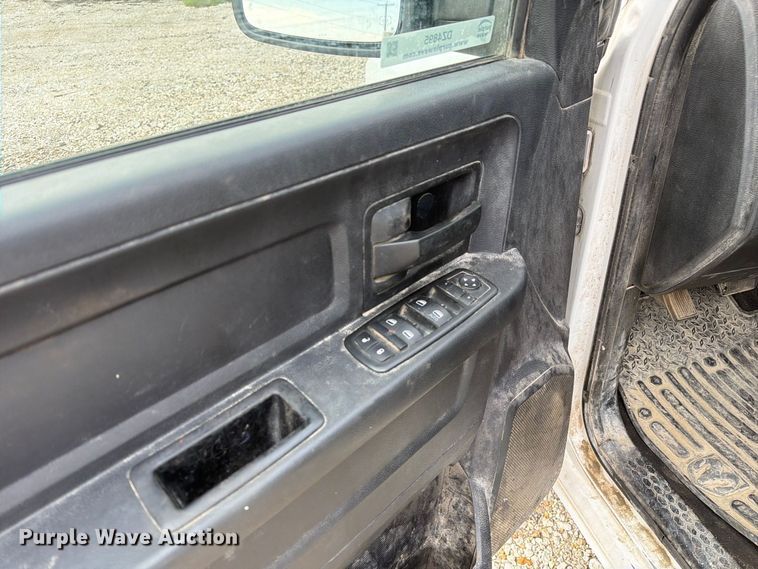 image for item DZ4895 2015 RAM 1500 Crew Cab pickup truck