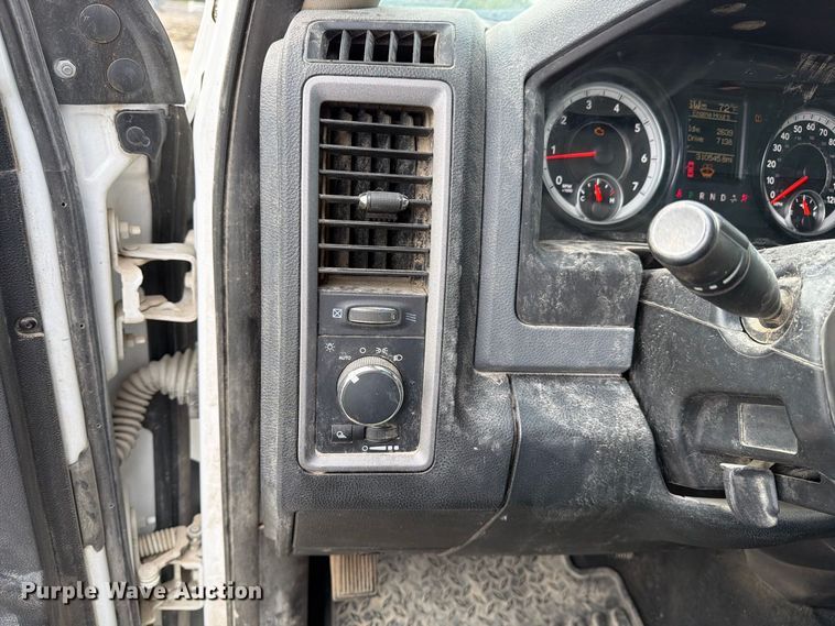 image for item DZ4895 2015 RAM 1500 Crew Cab pickup truck