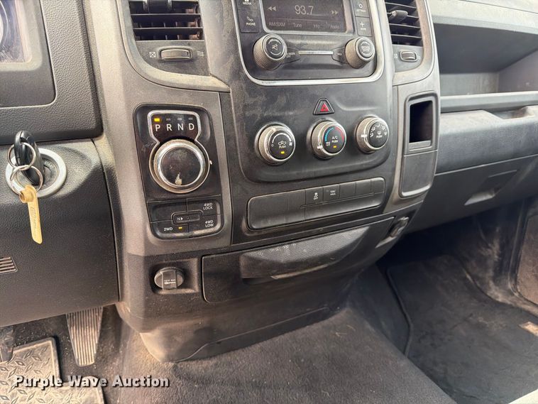 image for item DZ4895 2015 RAM 1500 Crew Cab pickup truck