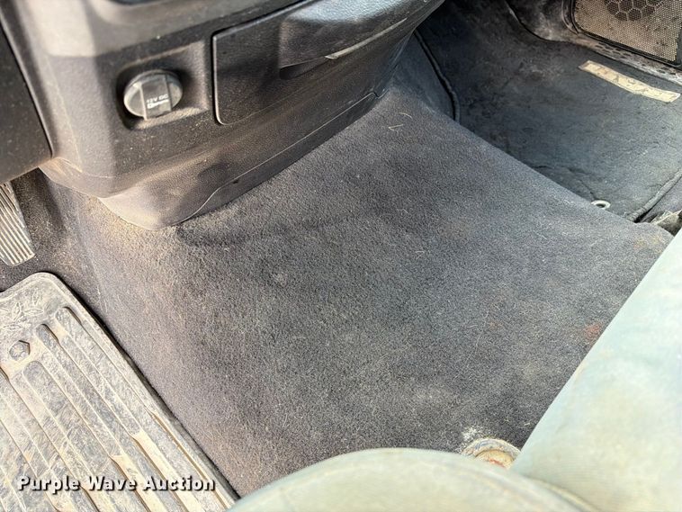image for item DZ4895 2015 RAM 1500 Crew Cab pickup truck