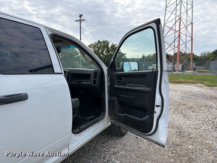 image for item DZ4895 2015 RAM 1500 Crew Cab pickup truck