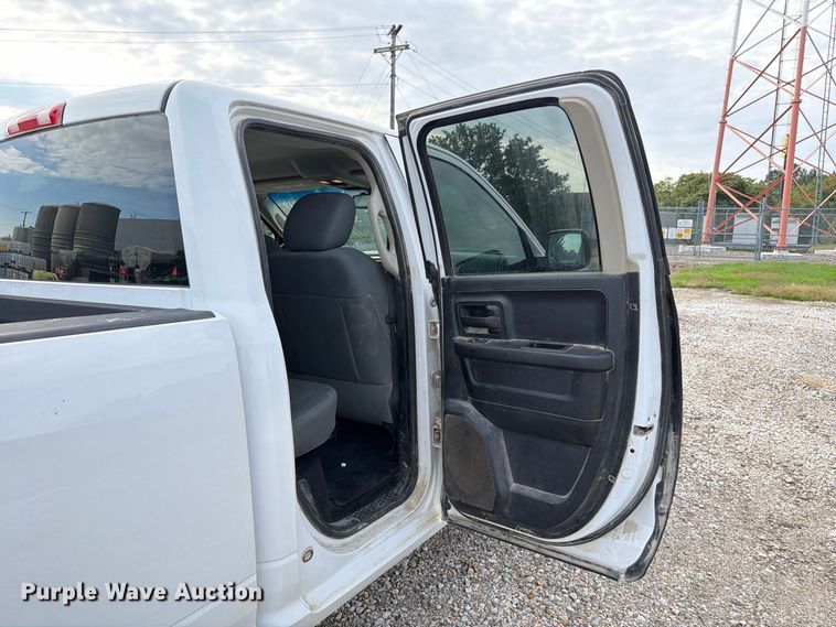 image for item DZ4895 2015 RAM 1500 Crew Cab pickup truck
