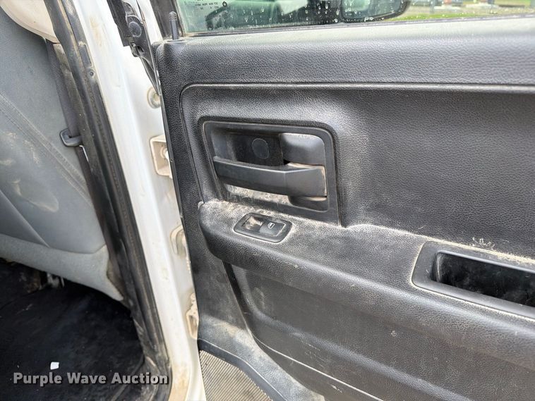 image for item DZ4895 2015 RAM 1500 Crew Cab pickup truck
