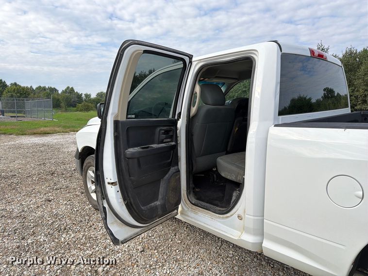 image for item DZ4895 2015 RAM 1500 Crew Cab pickup truck