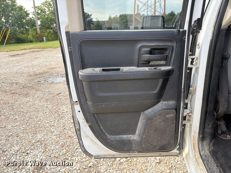 image for item DZ4895 2015 RAM 1500 Crew Cab pickup truck