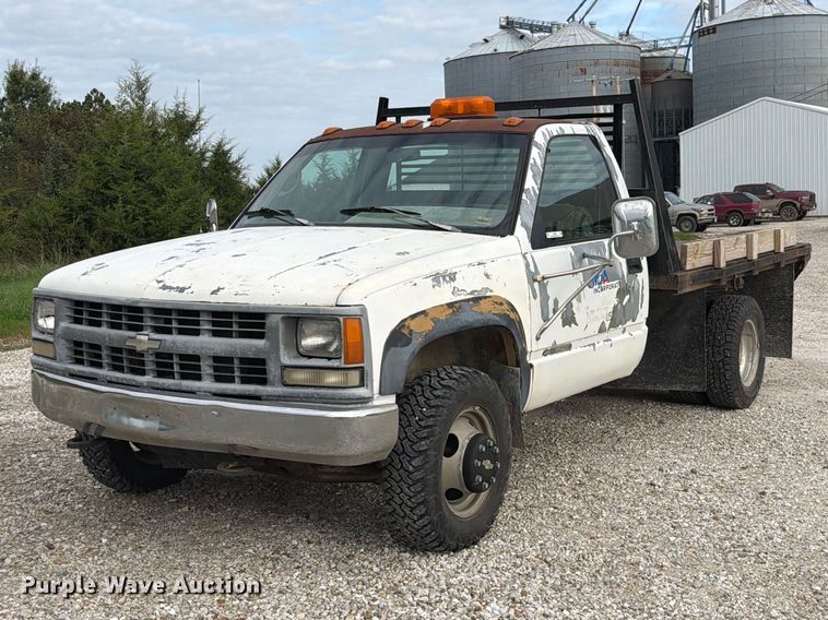 1995 Chevrolet Cheyenne 3500 flatbed pickup truck
