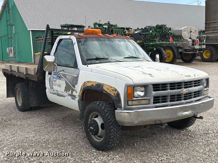 image for item DZ4896 1995 Chevrolet Cheyenne 3500 flatbed pickup truck