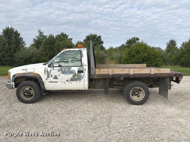 image for item DZ4896 1995 Chevrolet Cheyenne 3500 flatbed pickup truck