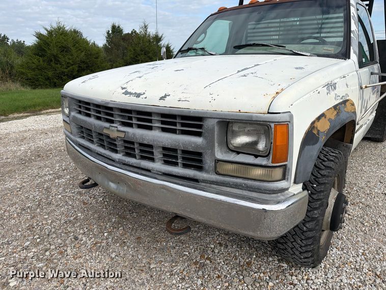 image for item DZ4896 1995 Chevrolet Cheyenne 3500 flatbed pickup truck