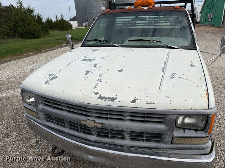 image for item DZ4896 1995 Chevrolet Cheyenne 3500 flatbed pickup truck