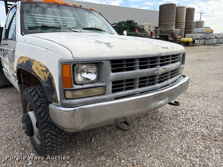 image for item DZ4896 1995 Chevrolet Cheyenne 3500 flatbed pickup truck