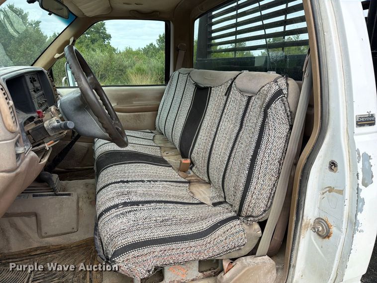image for item DZ4896 1995 Chevrolet Cheyenne 3500 flatbed pickup truck