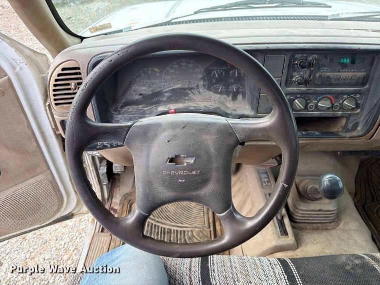 image for item DZ4896 1995 Chevrolet Cheyenne 3500 flatbed pickup truck