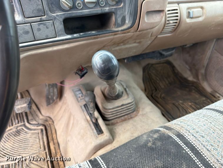 image for item DZ4896 1995 Chevrolet Cheyenne 3500 flatbed pickup truck