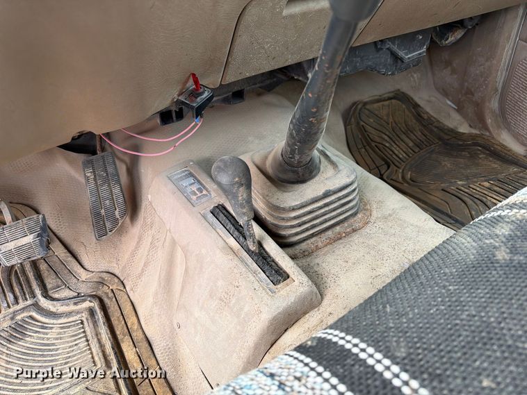 image for item DZ4896 1995 Chevrolet Cheyenne 3500 flatbed pickup truck