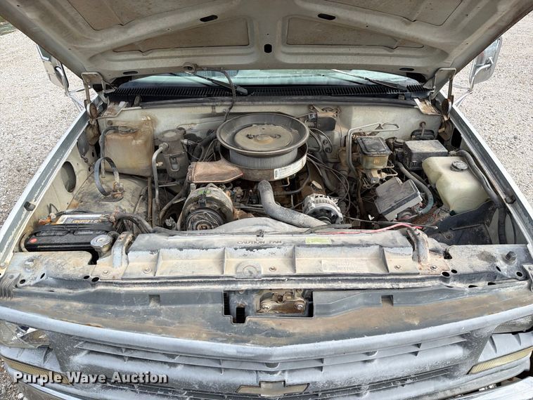 image for item DZ4896 1995 Chevrolet Cheyenne 3500 flatbed pickup truck