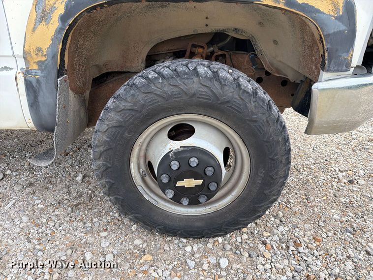 image for item DZ4896 1995 Chevrolet Cheyenne 3500 flatbed pickup truck