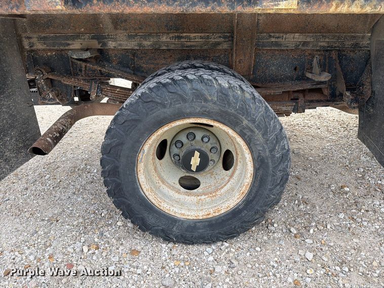 image for item DZ4896 1995 Chevrolet Cheyenne 3500 flatbed pickup truck
