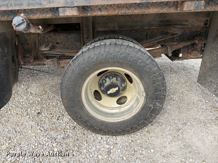 image for item DZ4896 1995 Chevrolet Cheyenne 3500 flatbed pickup truck