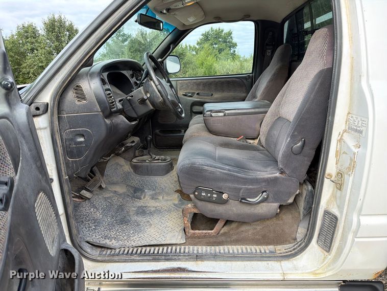 image for item DZ4897 1999 Dodge Ram 3500 flatbed pickup truck