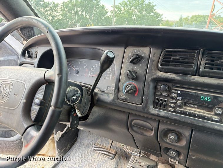 image for item DZ4897 1999 Dodge Ram 3500 flatbed pickup truck