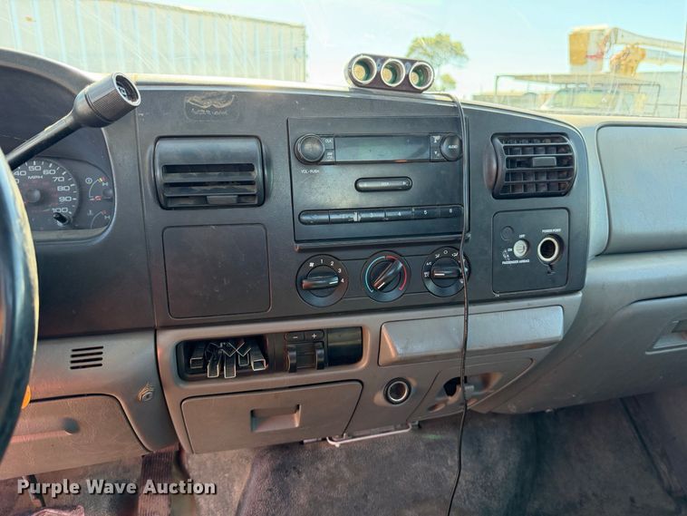 image for item EA0050 2006 Ford F250 Super Duty pickup truck