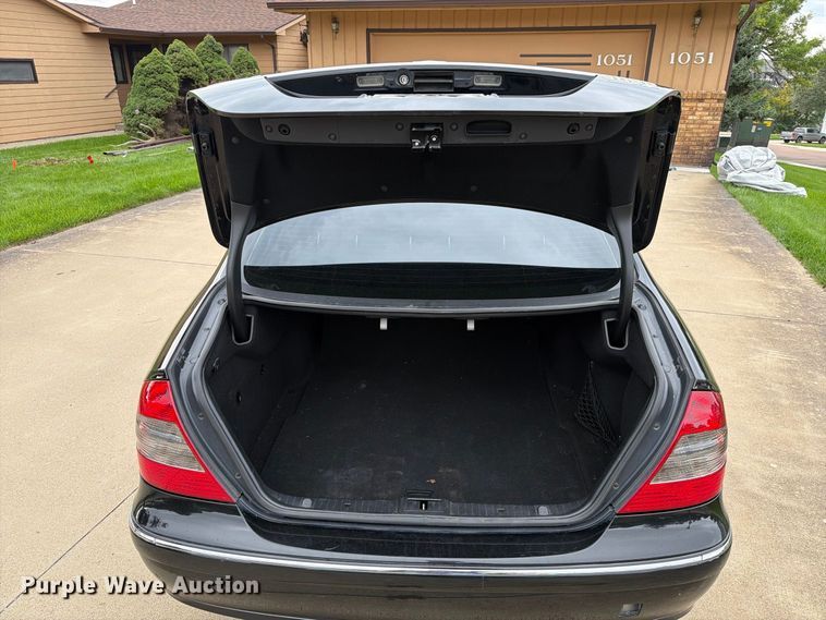 image for item EA0575 2007 Mercedes-Benz E-550 