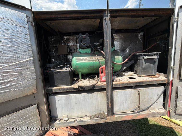 image for item EA7329 2002 Kentucky dry van trailer
