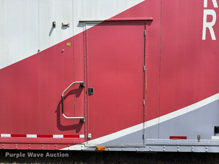 image for item EA7329 2002 Kentucky dry van trailer