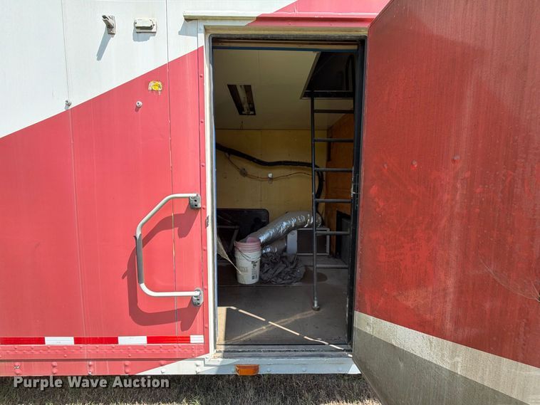 image for item EA7329 2002 Kentucky dry van trailer