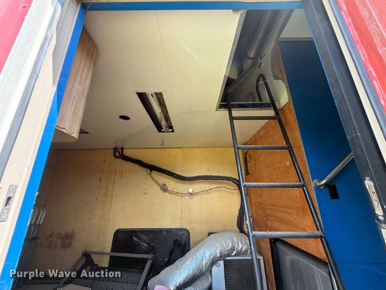 image for item EA7329 2002 Kentucky dry van trailer