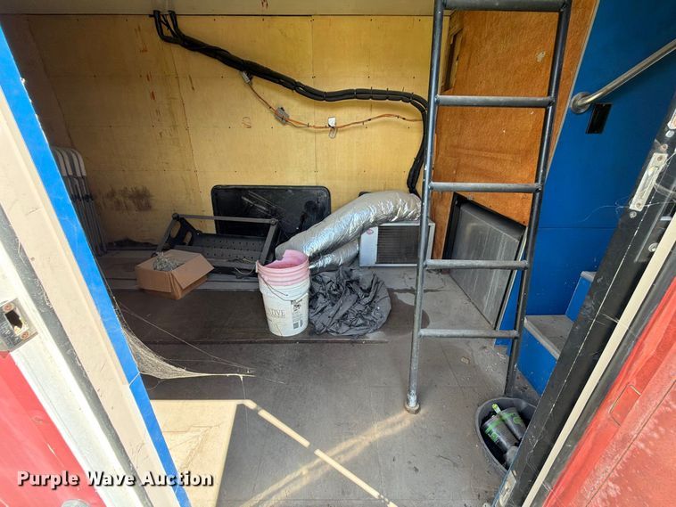 image for item EA7329 2002 Kentucky dry van trailer