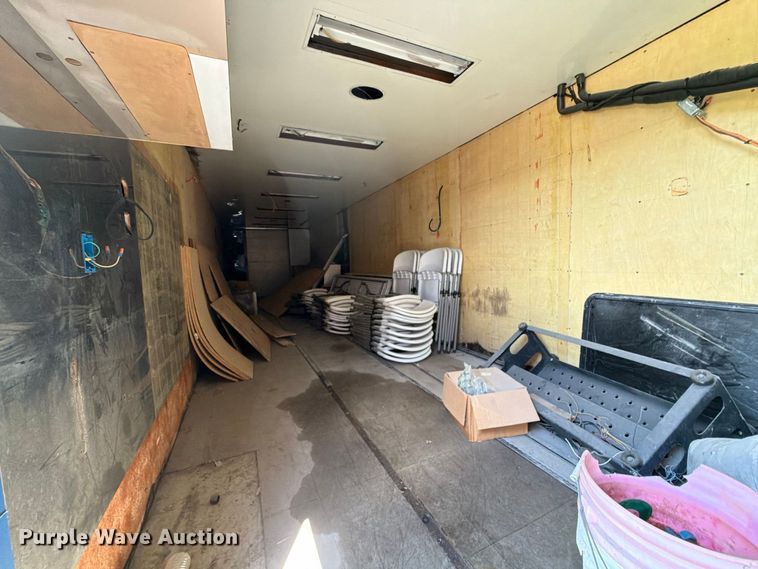 image for item EA7329 2002 Kentucky dry van trailer