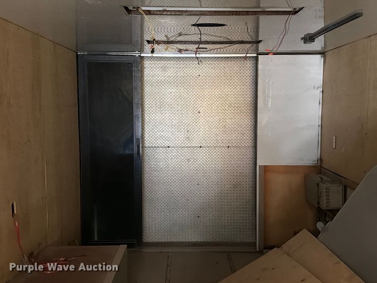image for item EA7329 2002 Kentucky dry van trailer