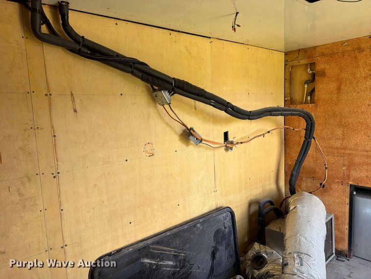 image for item EA7329 2002 Kentucky dry van trailer