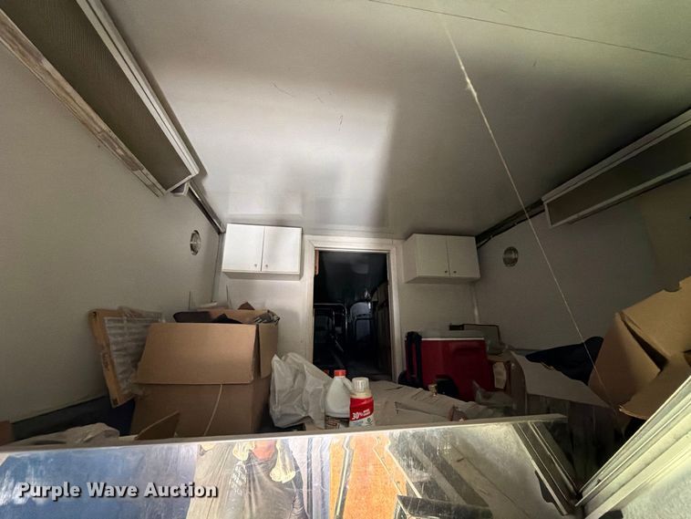 image for item EA7329 2002 Kentucky dry van trailer