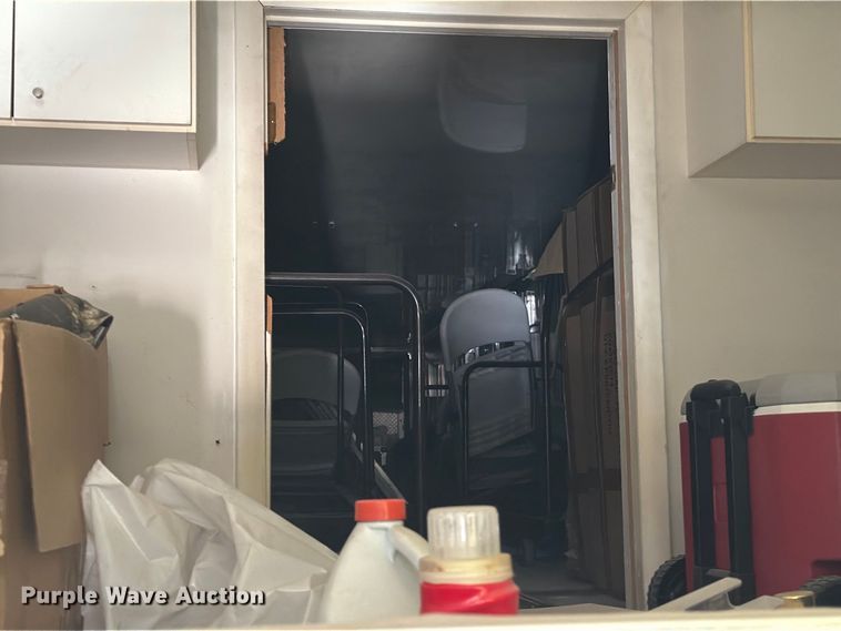 image for item EA7329 2002 Kentucky dry van trailer