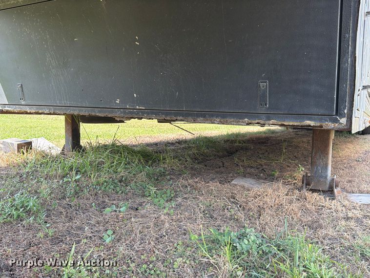 image for item EA7329 2002 Kentucky dry van trailer