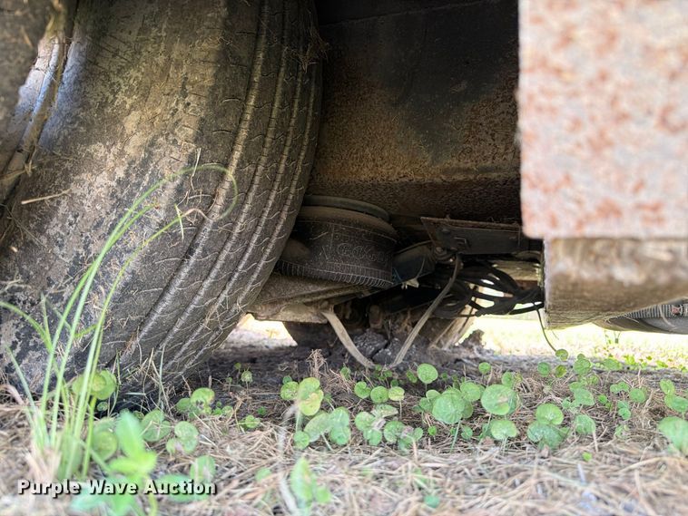 image for item EA7329 2002 Kentucky dry van trailer