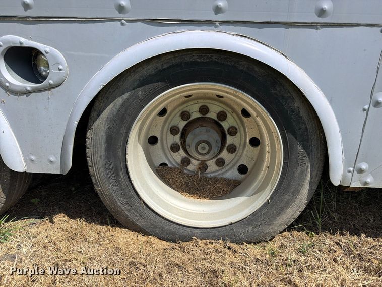 image for item EA7329 2002 Kentucky dry van trailer