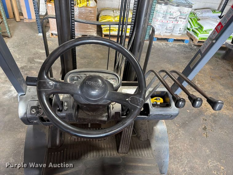 image for item EA7349 1996 Toyota 42-6FGU18 forklift