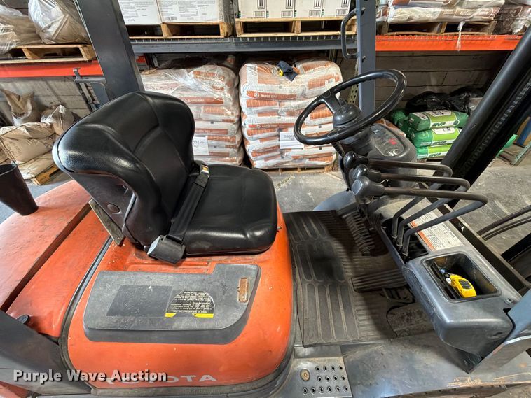image for item EA7349 1996 Toyota 42-6FGU18 forklift