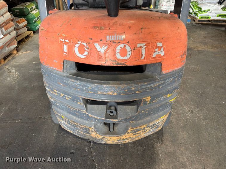image for item EA7349 1996 Toyota 42-6FGU18 forklift