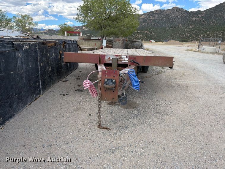 image for item ED0195 2001 Trail King flatbed trailer