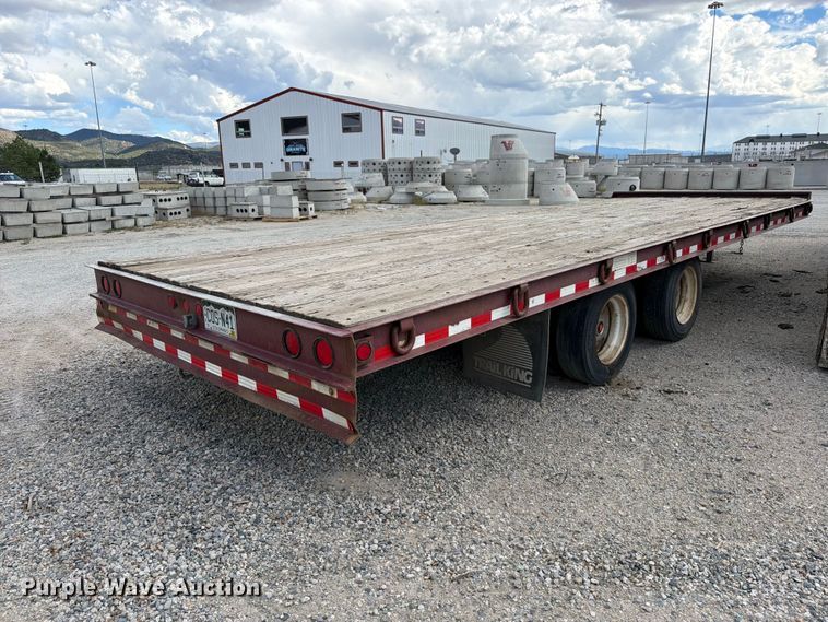 image for item ED0195 2001 Trail King flatbed trailer