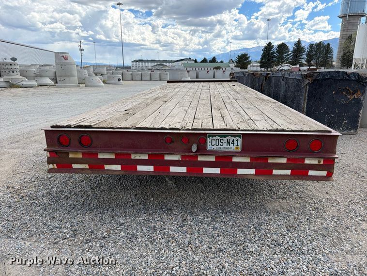 image for item ED0195 2001 Trail King flatbed trailer